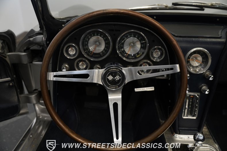 Chevrolet-Corvette-1963-Sebring-Silver-Dark-Blue-41