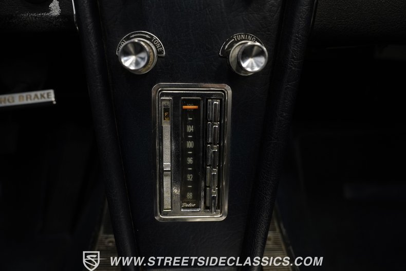 Chevrolet-Corvette-1963-Sebring-Silver-Dark-Blue-45