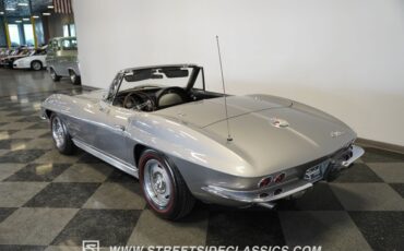 Chevrolet-Corvette-1963-Sebring-Silver-Dark-Blue-5