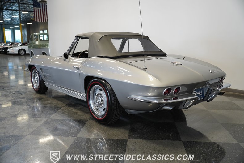 Chevrolet-Corvette-1963-Sebring-Silver-Dark-Blue-6