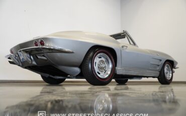 Chevrolet-Corvette-1963-Sebring-Silver-Dark-Blue-7