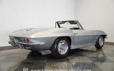 Chevrolet-Corvette-1963-Sebring-Silver-Dark-Blue-8