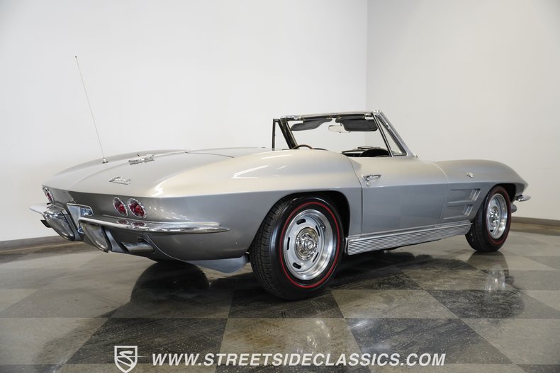 Chevrolet-Corvette-1963-Sebring-Silver-Dark-Blue-8