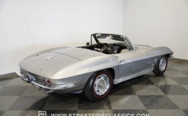 Chevrolet-Corvette-1963-Sebring-Silver-Dark-Blue-9