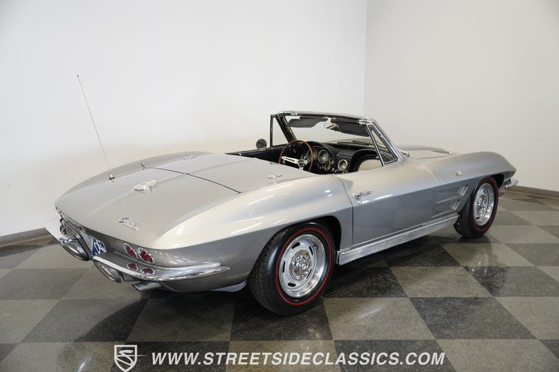 Chevrolet-Corvette-1963-Sebring-Silver-Dark-Blue-9