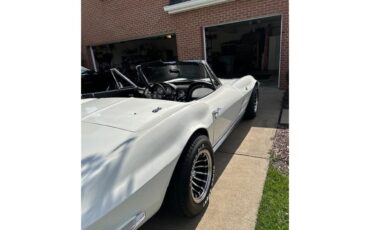 Chevrolet-Corvette-1963-White-Black-4