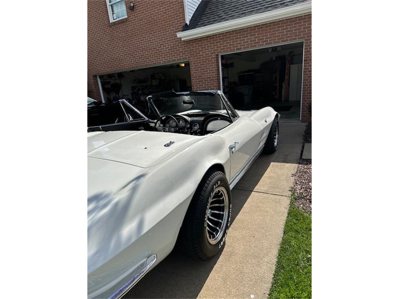 Chevrolet-Corvette-1963-White-Black-4