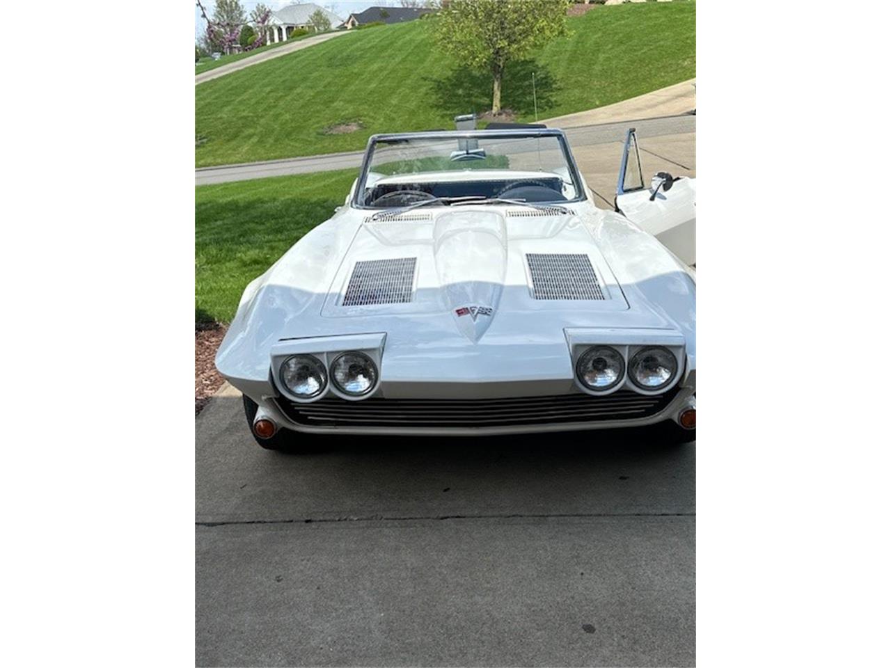 Chevrolet-Corvette-1963-White-Black