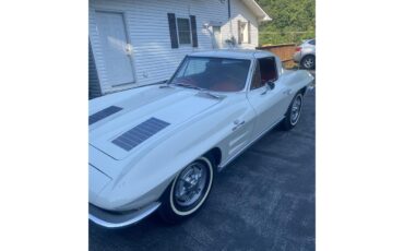 Chevrolet-Corvette-1963-White-Red-1