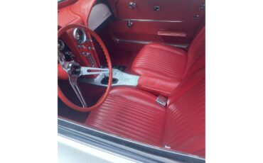 Chevrolet-Corvette-1963-White-Red-4