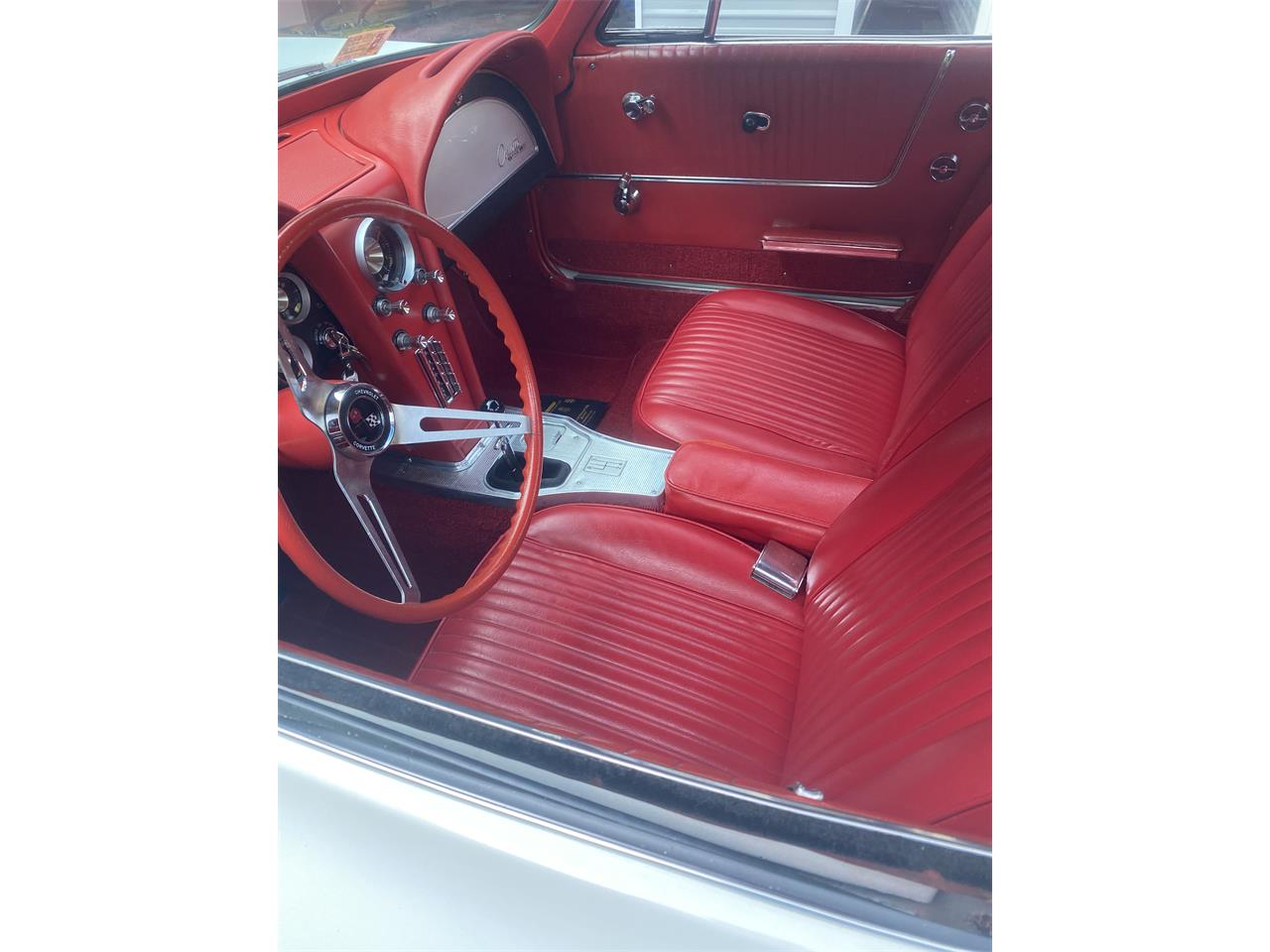 Chevrolet-Corvette-1963-White-Red-4