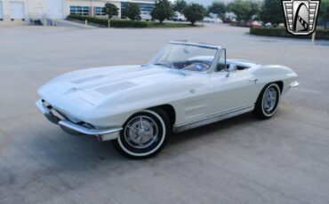 Chevrolet-Corvette-1963-convertible-2