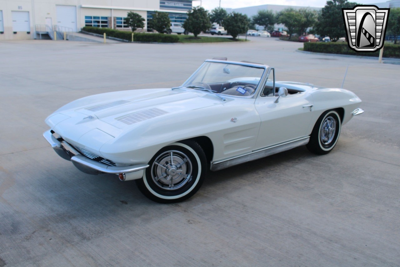 Chevrolet-Corvette-1963-convertible-2