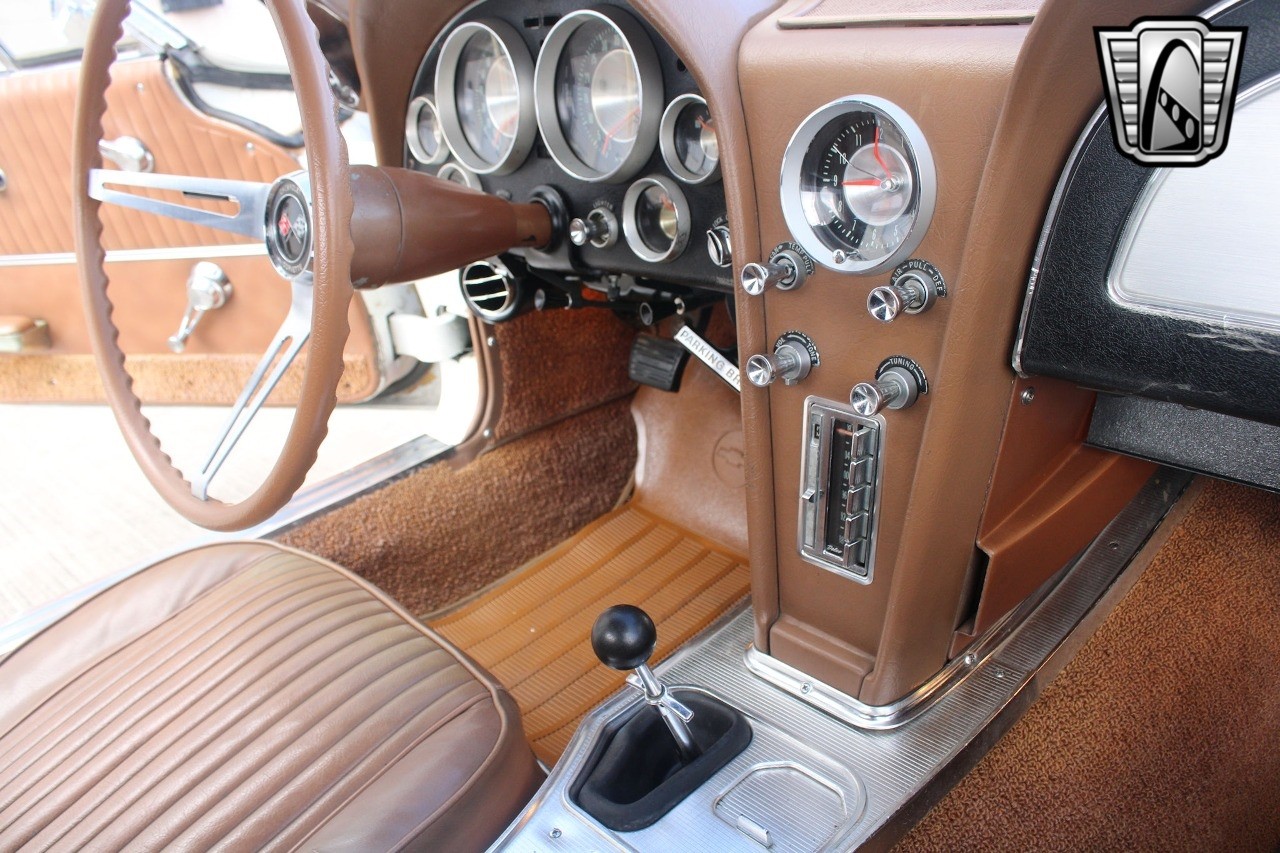 Chevrolet-Corvette-1963-convertible-22