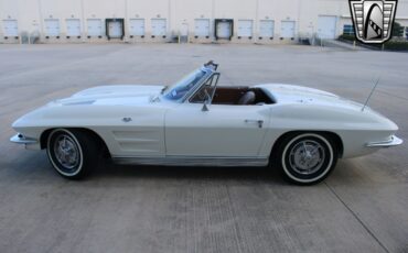 Chevrolet-Corvette-1963-convertible-24