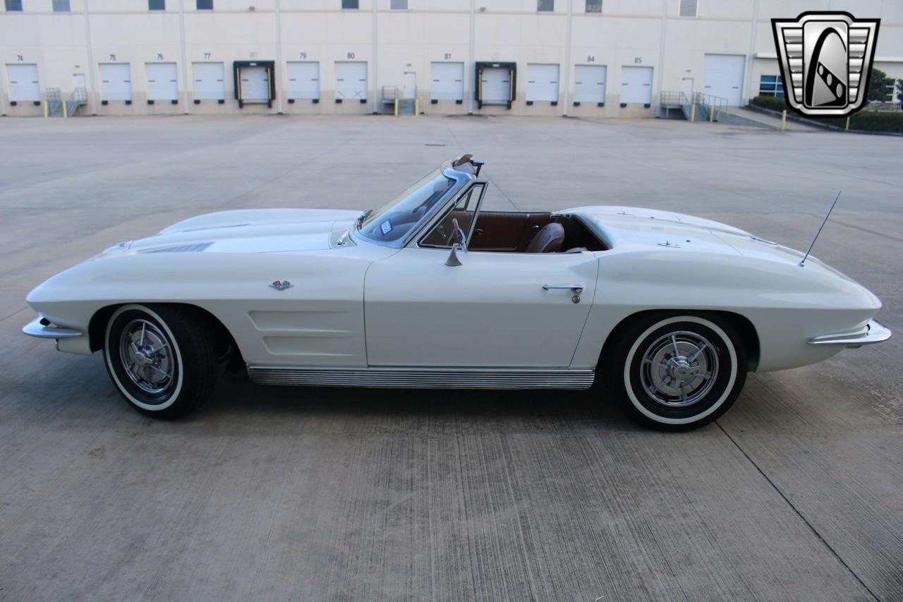 Chevrolet-Corvette-1963-convertible-24