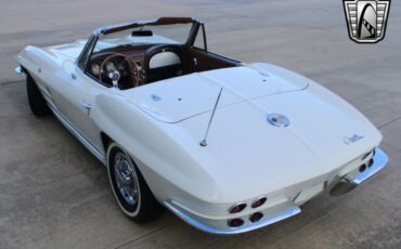 Chevrolet-Corvette-1963-convertible-25