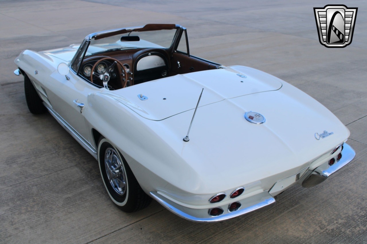 Chevrolet-Corvette-1963-convertible-25