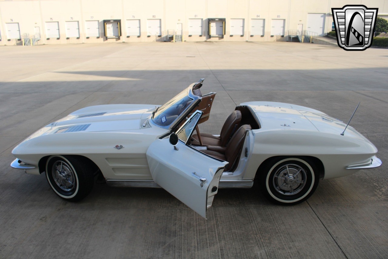 Chevrolet-Corvette-1963-convertible-29