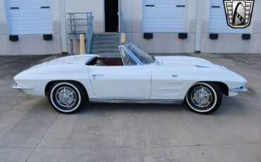 Chevrolet-Corvette-1963-convertible-3