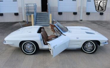 Chevrolet-Corvette-1963-convertible-30