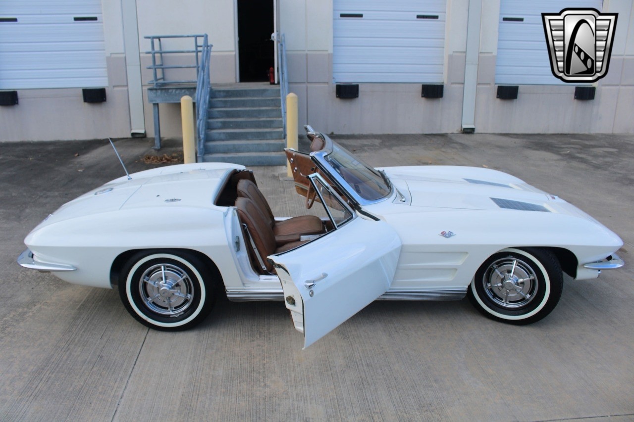 Chevrolet-Corvette-1963-convertible-30