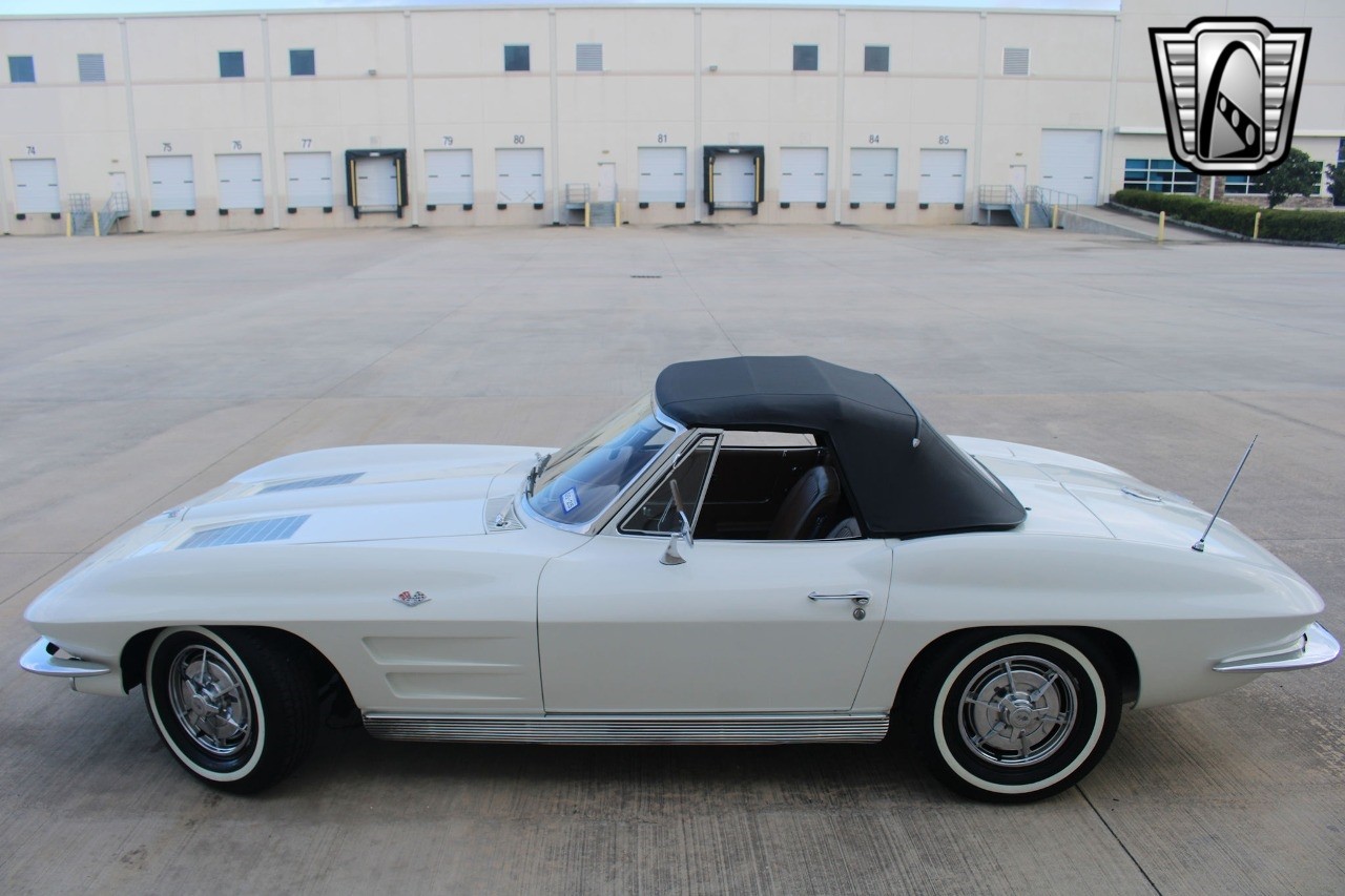 Chevrolet-Corvette-1963-convertible-31