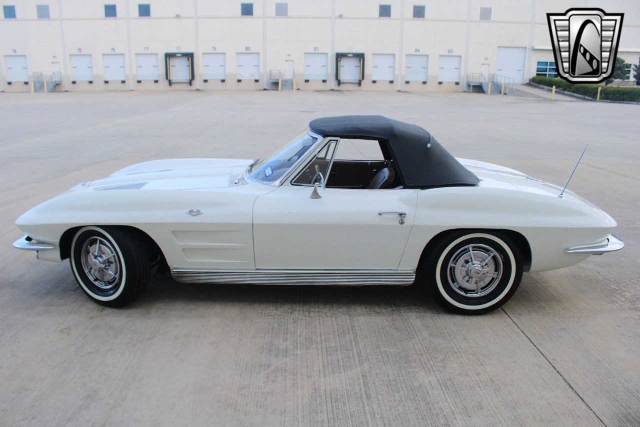 Chevrolet-Corvette-1963-convertible-32