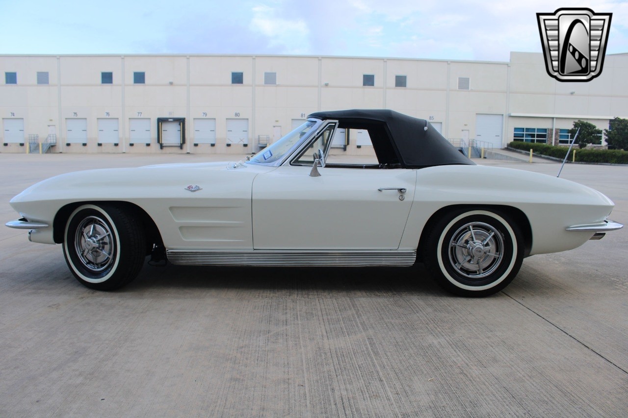 Chevrolet-Corvette-1963-convertible-33