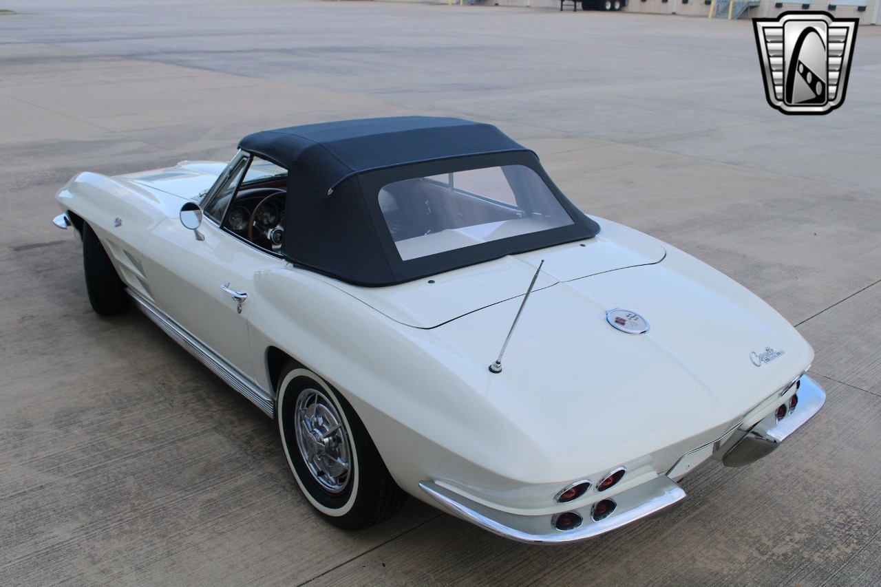 Chevrolet-Corvette-1963-convertible-34