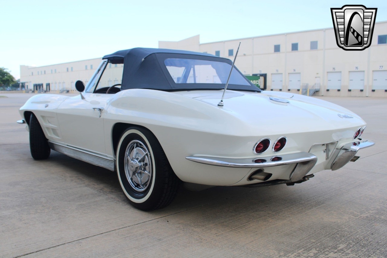 Chevrolet-Corvette-1963-convertible-36