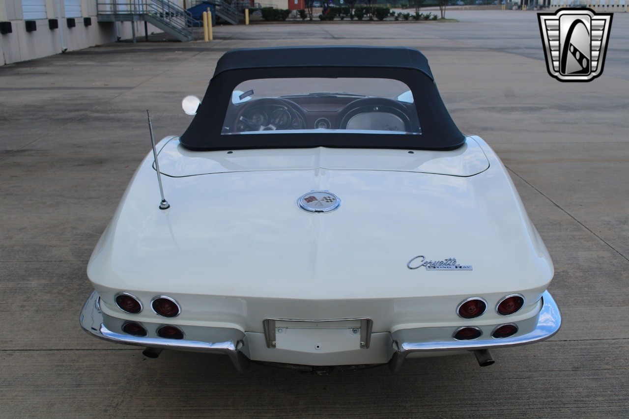 Chevrolet-Corvette-1963-convertible-38