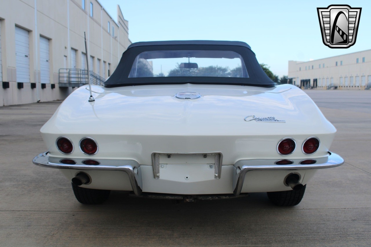 Chevrolet-Corvette-1963-convertible-39