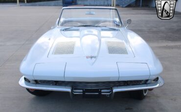 Chevrolet-Corvette-1963-convertible-4