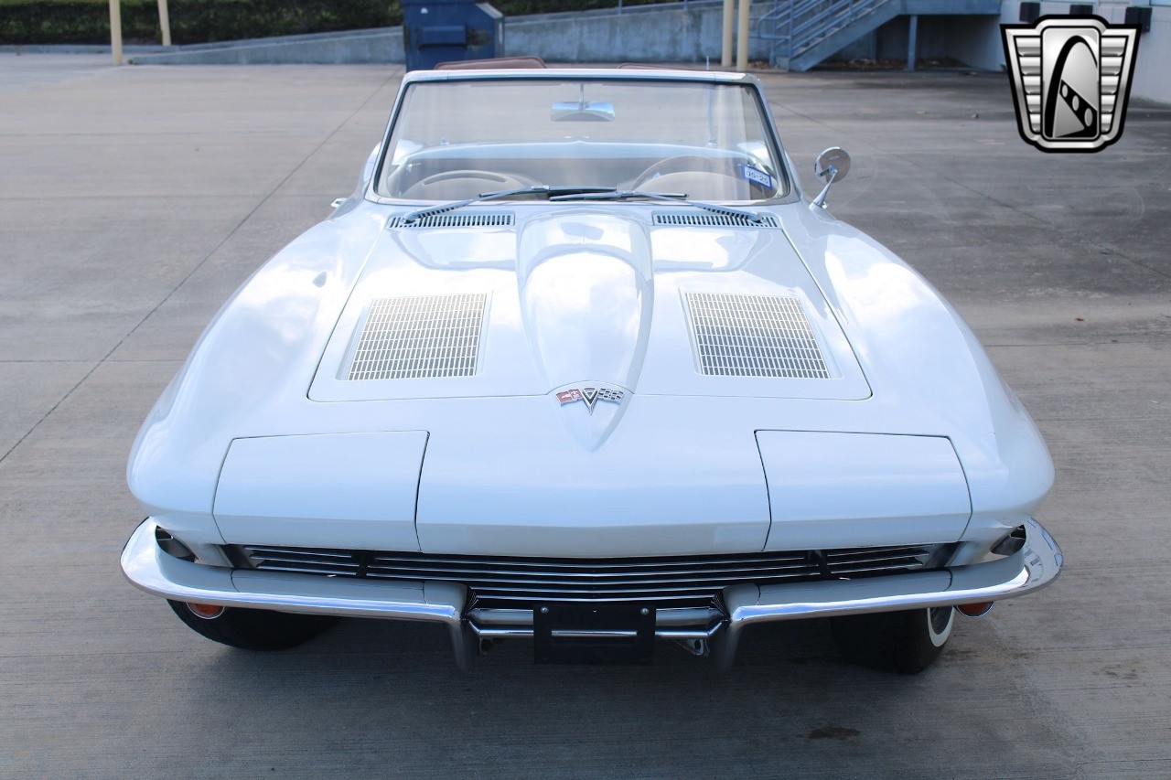 Chevrolet-Corvette-1963-convertible-4