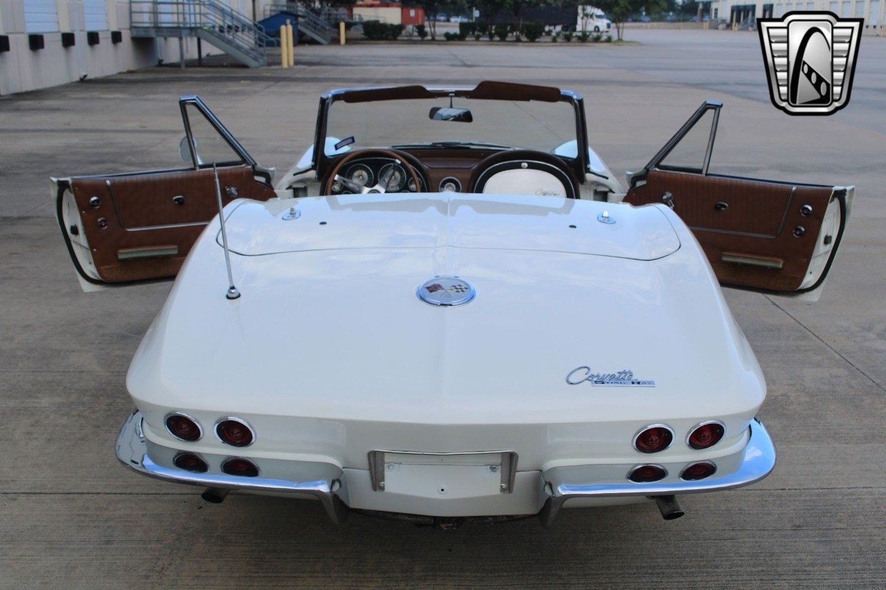 Chevrolet-Corvette-1963-convertible-6