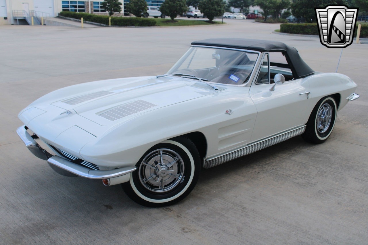 Chevrolet-Corvette-1963-convertible-7