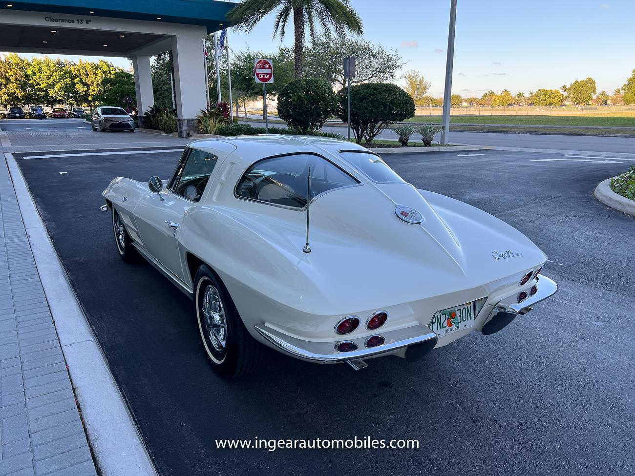 Chevrolet-Corvette-1963-coupe-15
