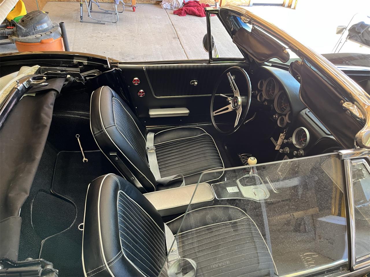 Chevrolet-Corvette-1964-Black-Black-6