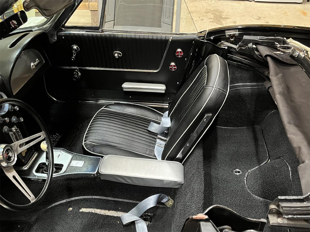 Chevrolet-Corvette-1964-Black-Black-8