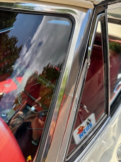 Chevrolet-Corvette-1964-Convertible-10
