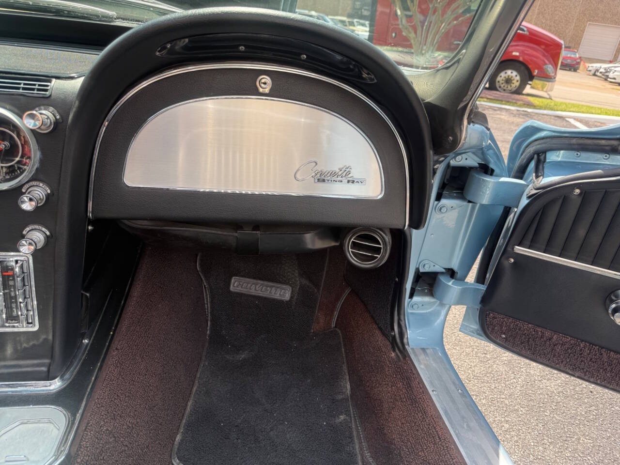 Chevrolet-Corvette-1964-Convertible-19