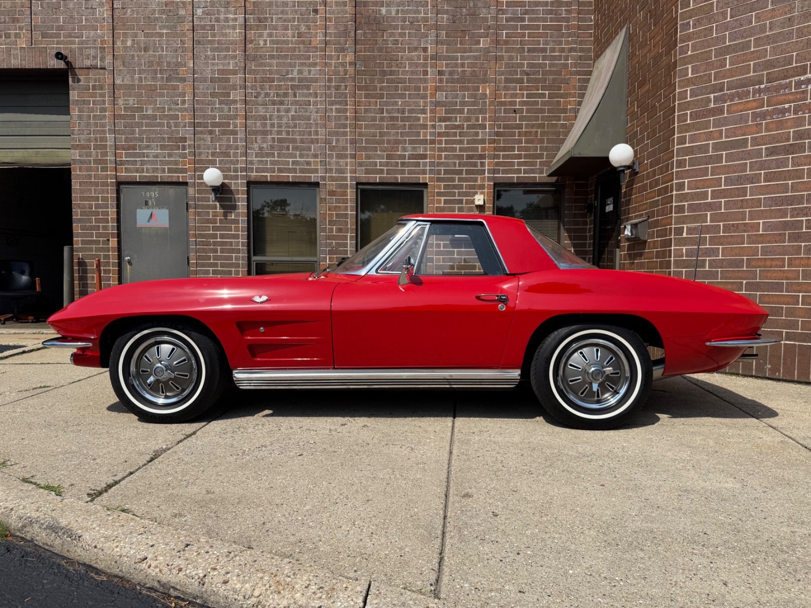 Chevrolet-Corvette-1964-Convertible-2