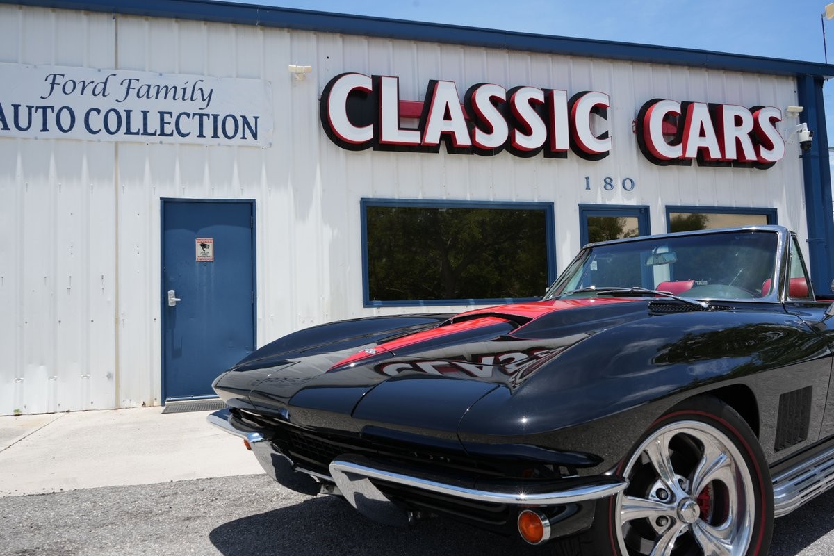 Chevrolet-Corvette-1964-Convertible-2