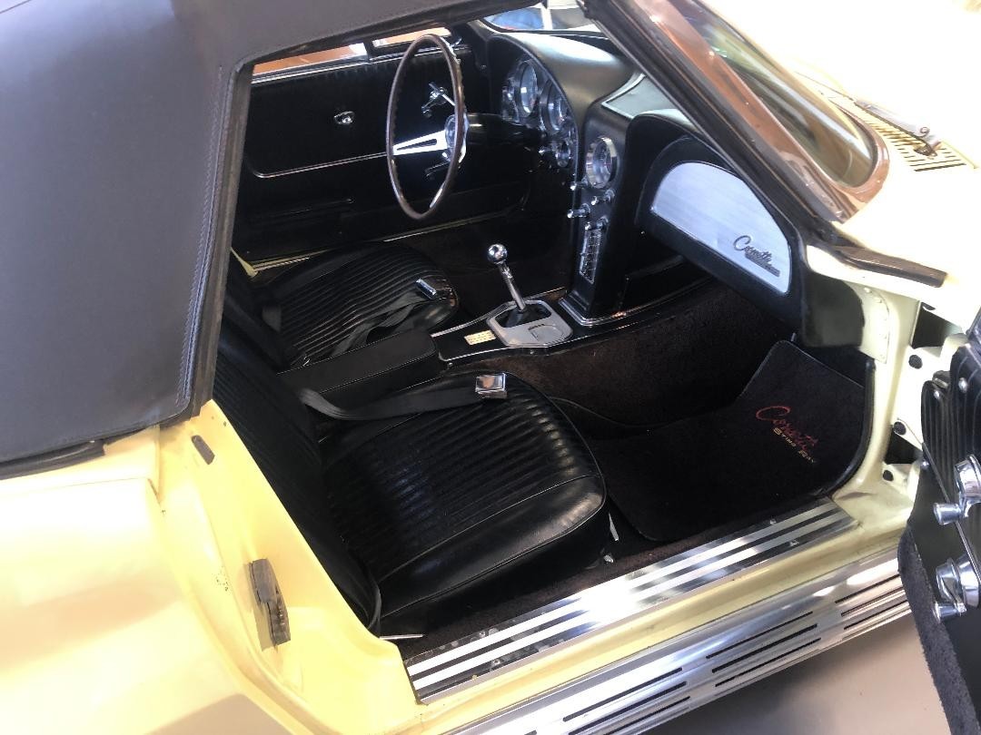 Chevrolet-Corvette-1964-Convertible-2