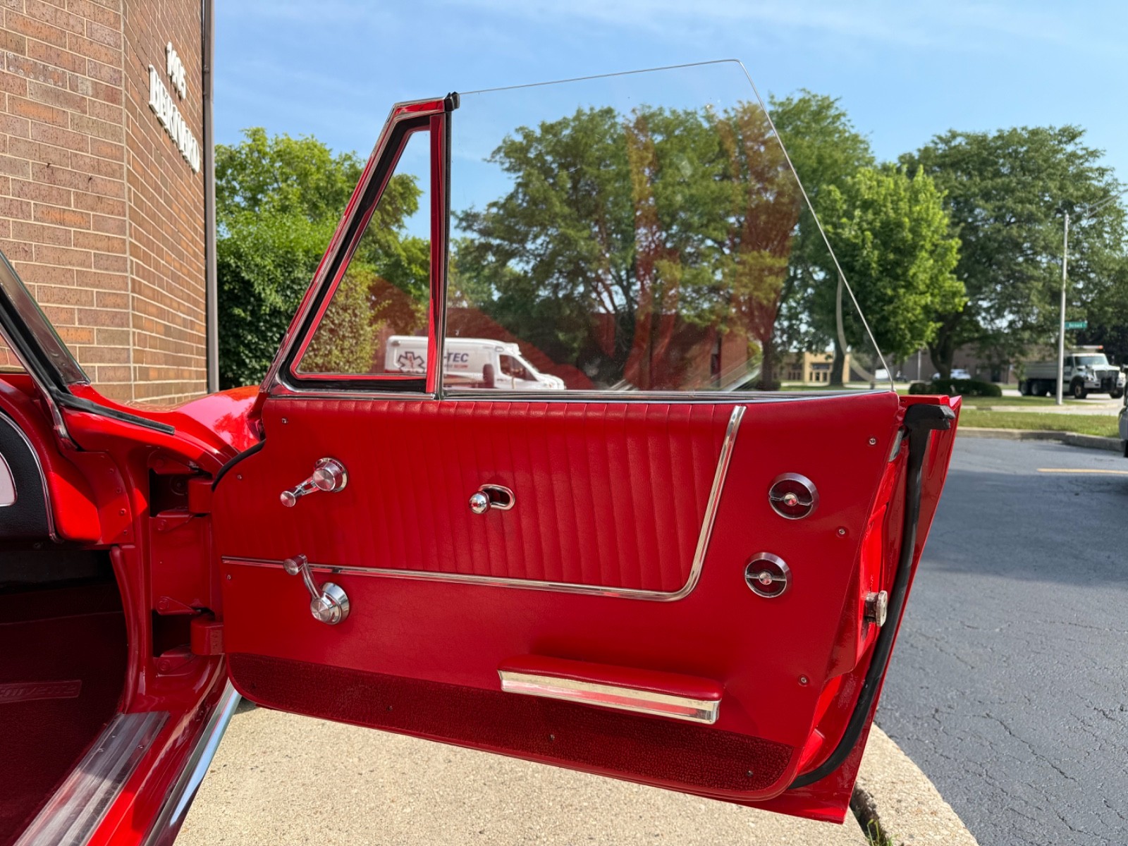 Chevrolet-Corvette-1964-Convertible-26