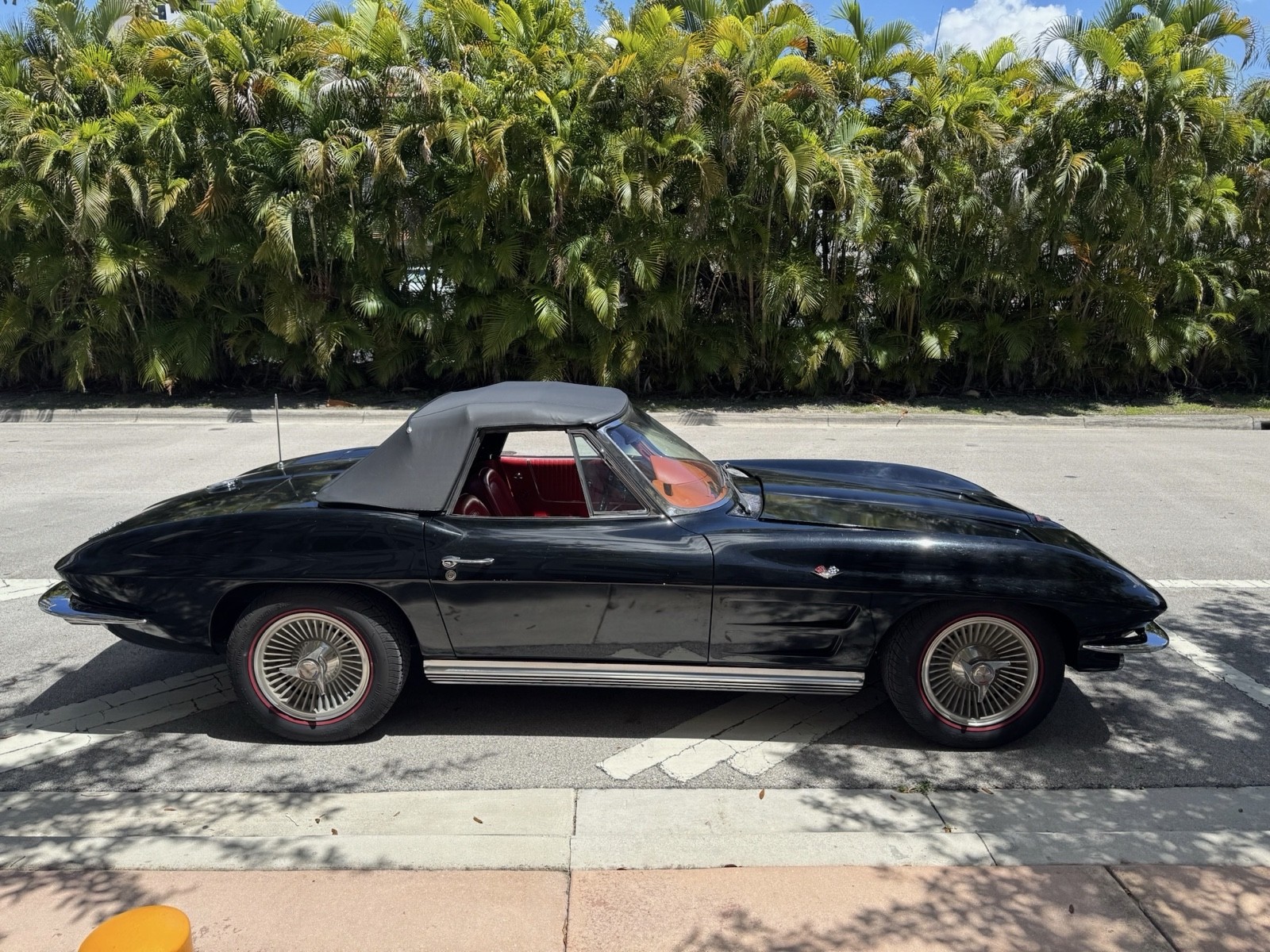 Chevrolet-Corvette-1964-Convertible-3