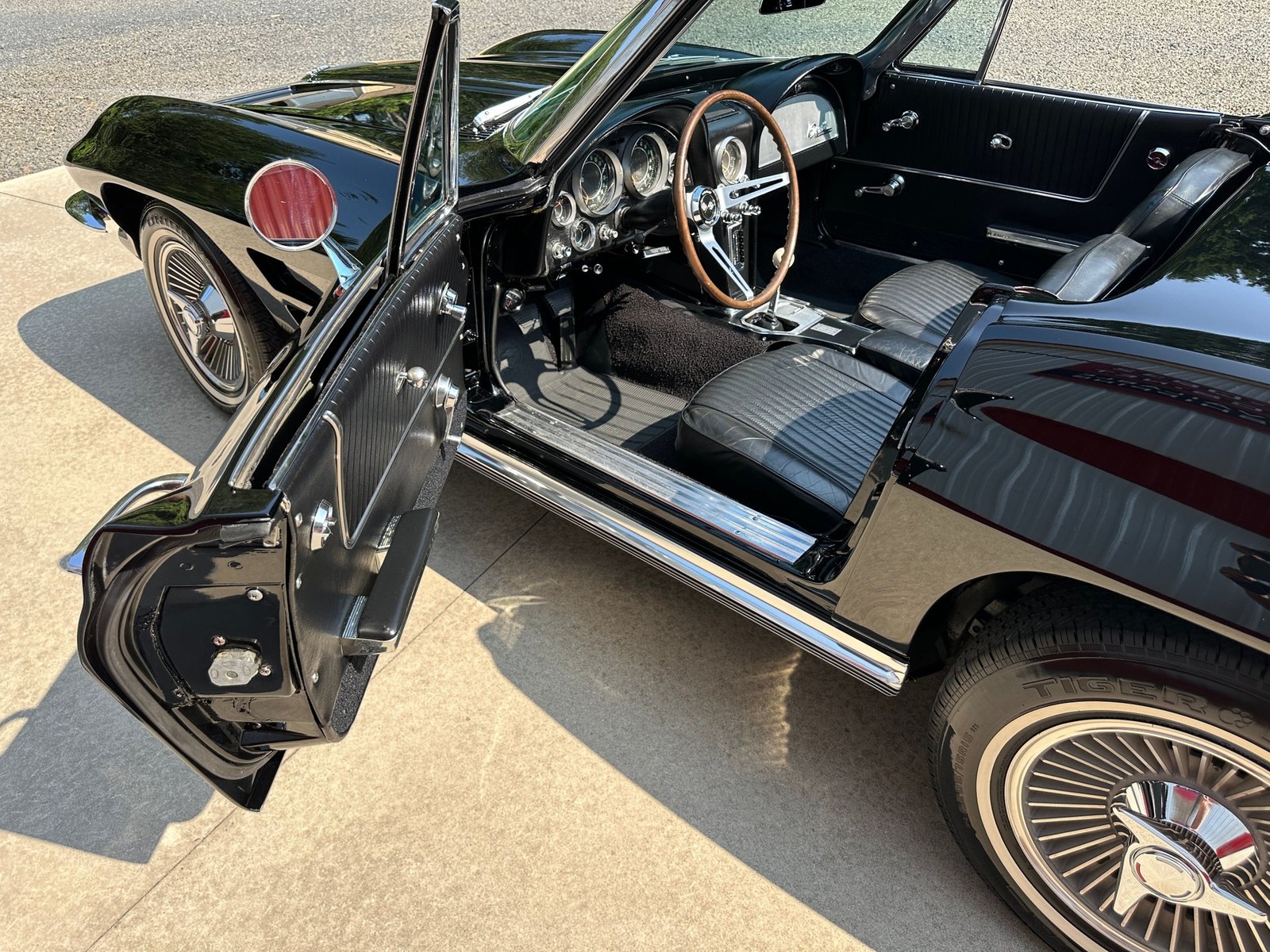 Chevrolet-Corvette-1964-Convertible-33
