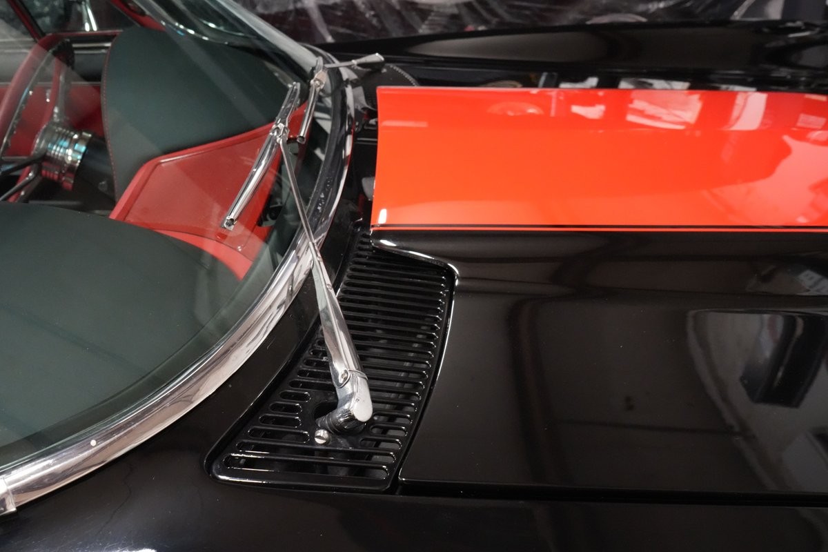 Chevrolet-Corvette-1964-Convertible-36