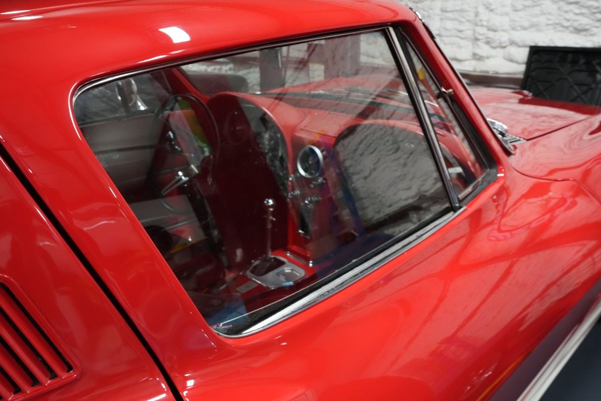 Chevrolet-Corvette-1964-Coupe-33